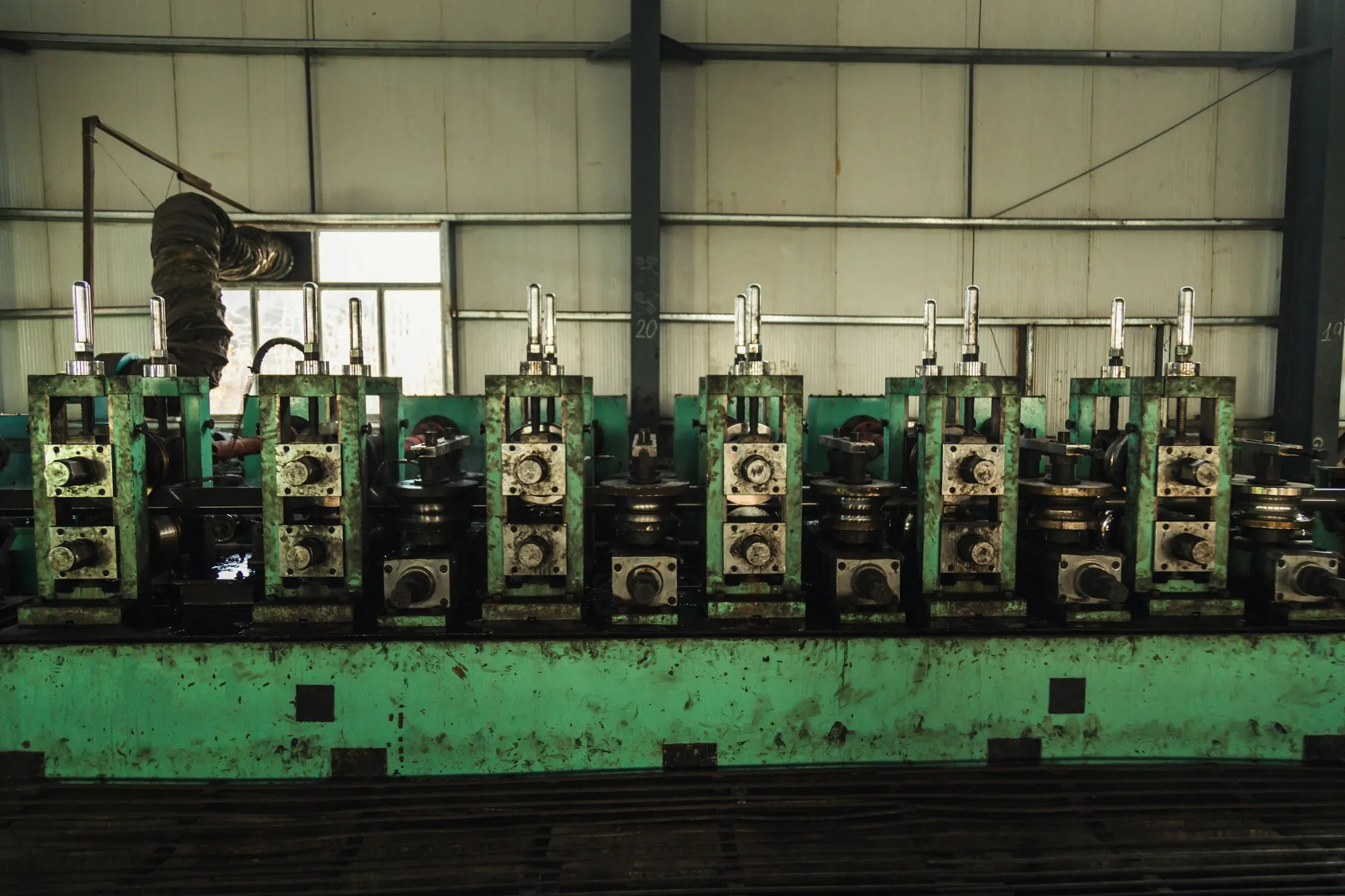 Roll stands on the tube mill